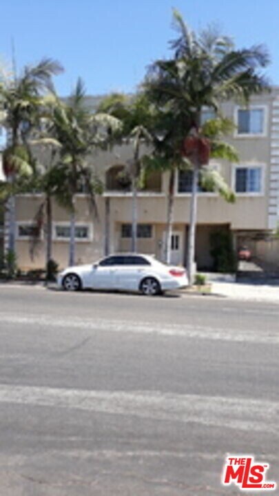 2432 Colby Ave in Los Angeles, CA - Building Photo