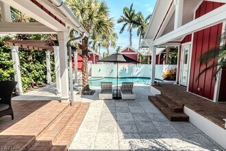 245 Broad Ave S in Naples, FL - Building Photo - Building Photo