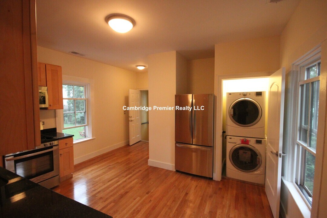 19 Prescott St, Unit 2 in Somerville, MA - Building Photo