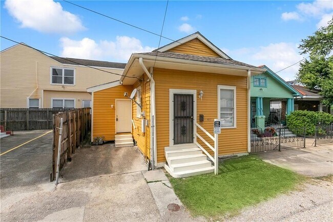 property at 915 N Tonti St