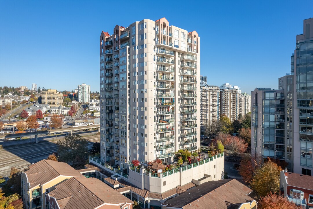 Laguna Landing in New Westminster, BC - Building Photo