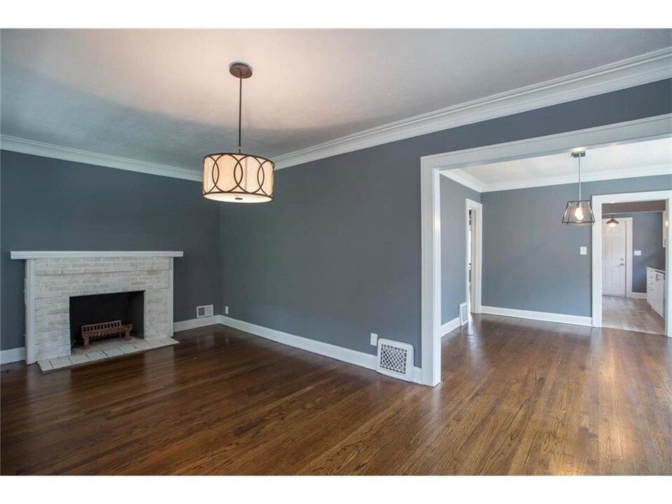 5919 Kenwood Ave in Kansas City, MO - Building Photo