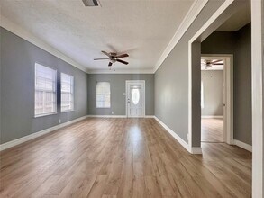 4106 Robertson St in Houston, TX - Building Photo - Building Photo