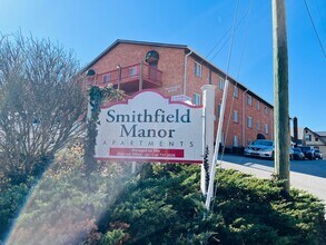 1011 Grove Ave in Radford, VA - Building Photo - Building Photo