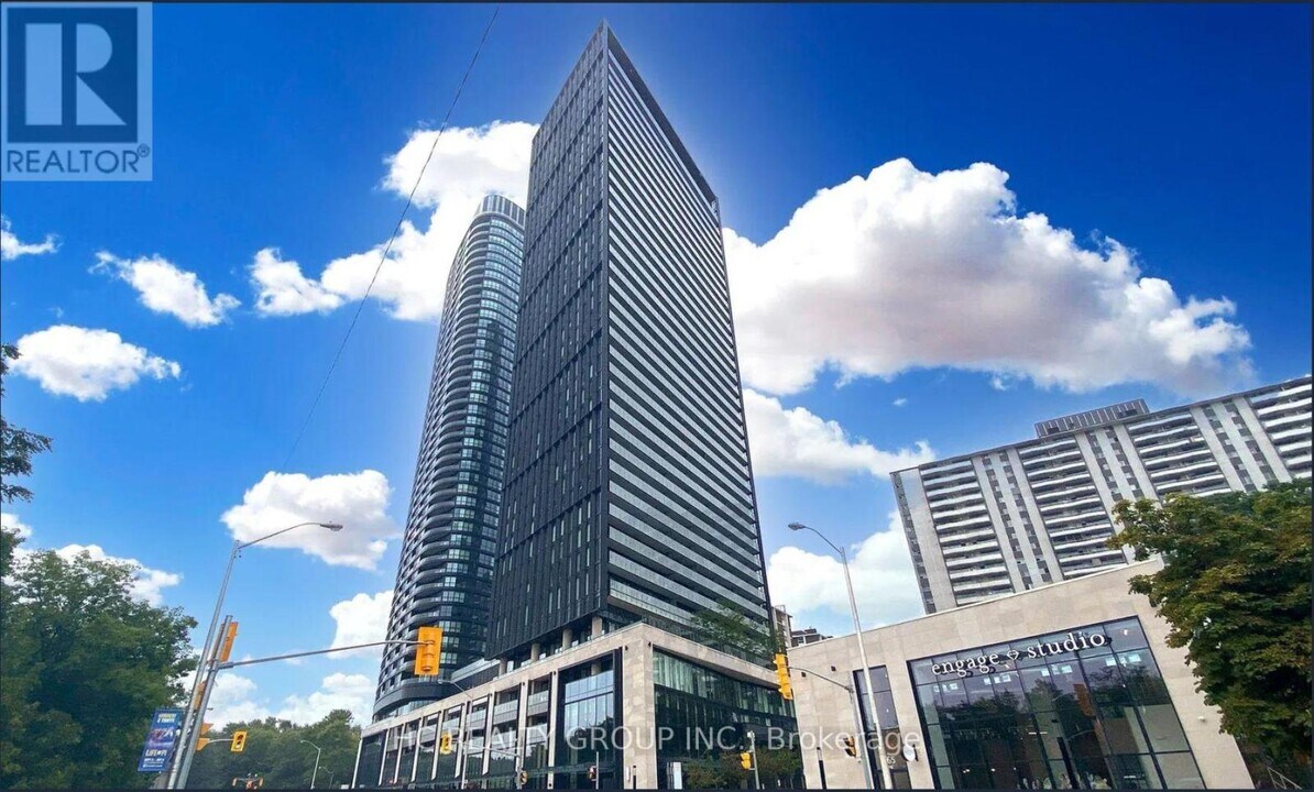 575-1575 Bloor St E in Toronto, ON - Building Photo