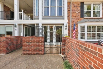 5025 Hillsboro Pike in Nashville, TN - Foto de edificio - Building Photo