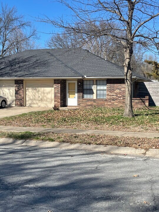 502 SE Lee Haven Dr in Lee's Summit, MO - Building Photo