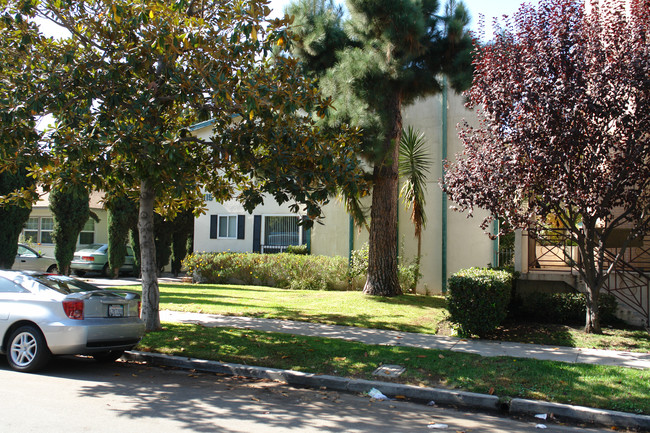 1115 Campbell St in Glendale, CA - Foto de edificio - Building Photo