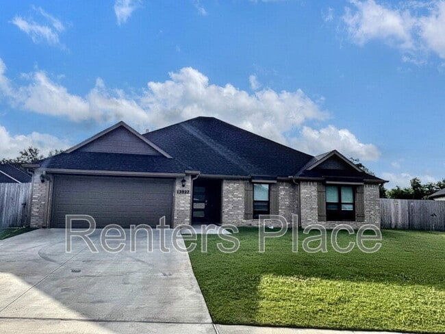 property at 13927 S Ironwood Pl