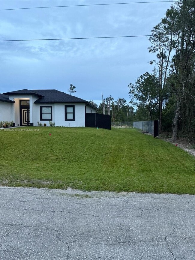 904 Leroy Ave in Lehigh Acres, FL - Building Photo - Building Photo