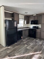 100 Terry Ln in Halfmoon, NY - Building Photo