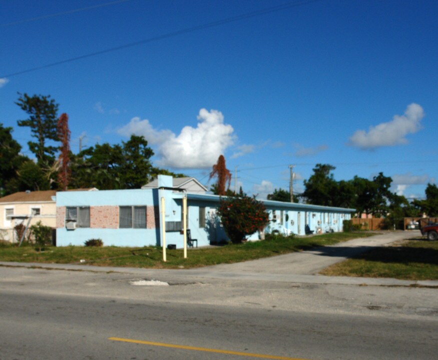 2337 Fillmore St in Hollywood, FL - Building Photo