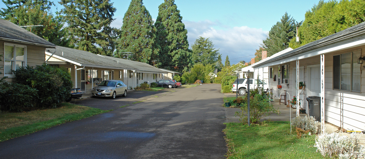 Park Street Court Apartments in Salem, OR - Building Photo