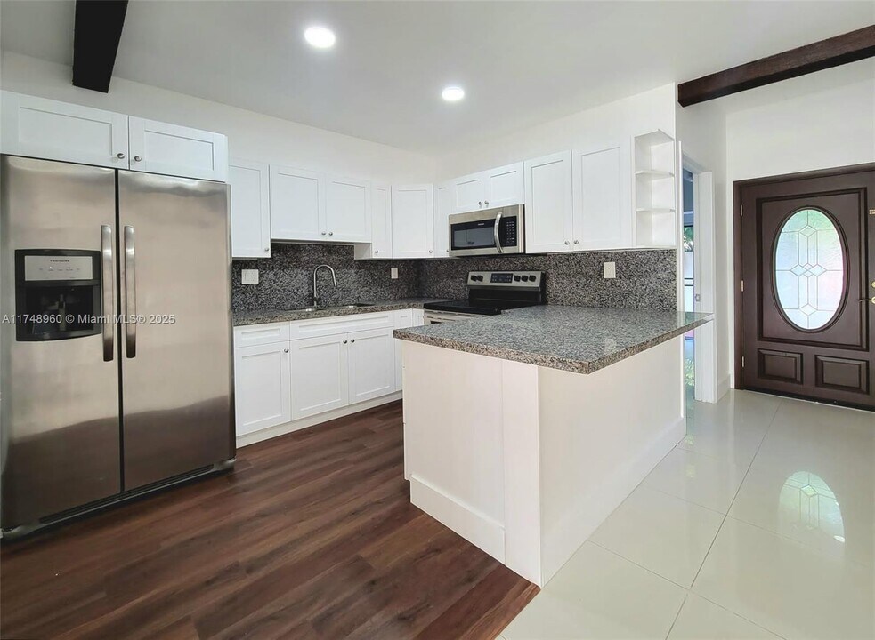 7600 SW 103rd Pl in Miami, FL - Foto de edificio