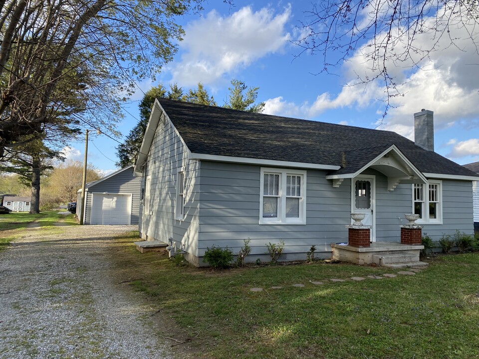 819 E Cedar St in Franklin, KY - Building Photo