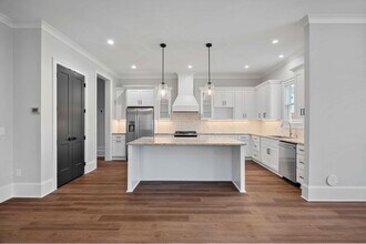 805 Naples Dr in Davidson, NC - Foto de edificio - Building Photo