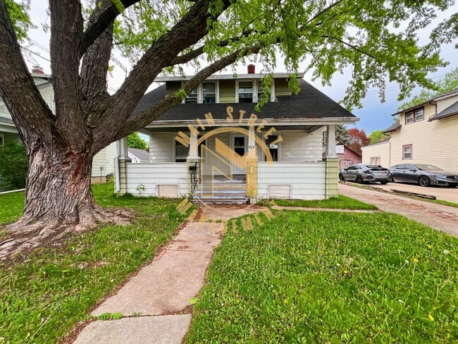 property at 828 7th St