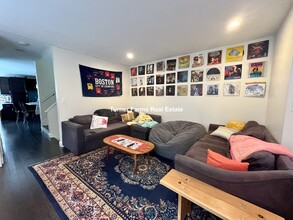 476 Fulton St, Unit 1 in Medford, MA - Building Photo - Building Photo
