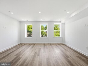 2404 North Capitol St NW in Washington, DC - Foto de edificio - Building Photo