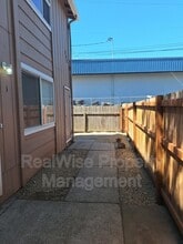 302 Edwards St in Medford, OR - Building Photo - Building Photo
