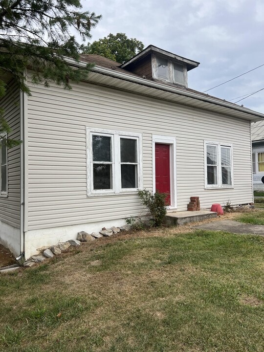 2825 Winchester Ave in Martinsburg, WV - Building Photo