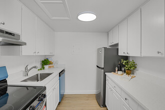 3369 S Monaco Pky, Unit A in Denver, CO - Building Photo - Building Photo