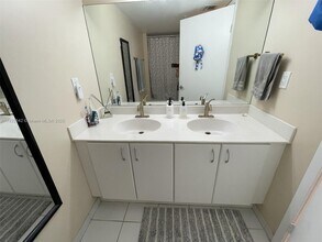 1555 N Treasure Dr in North Bay Village, FL - Building Photo - Building Photo
