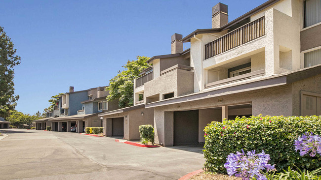 Hathaway in Long Beach, CA - Foto de edificio - Building Photo