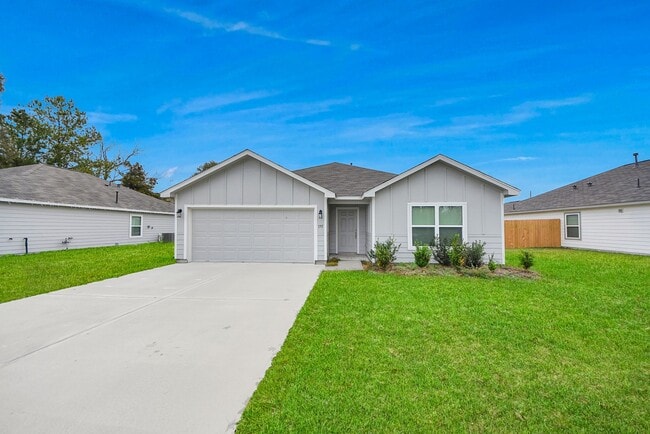 195 S Colbert St in Dayton, TX - Building Photo - Building Photo