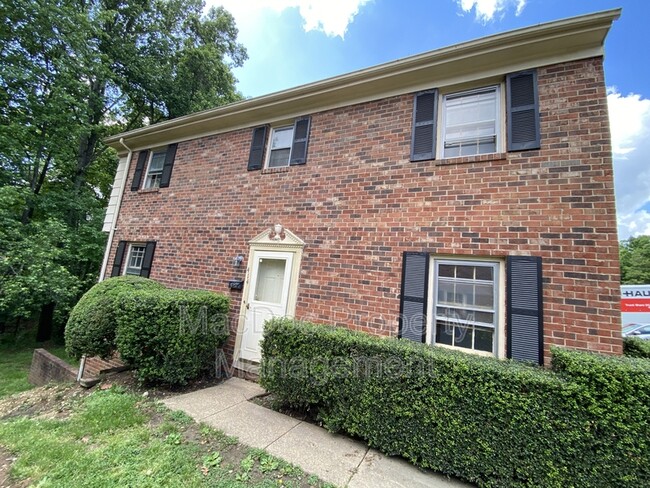 property at 414 Olde Greenwich Cir