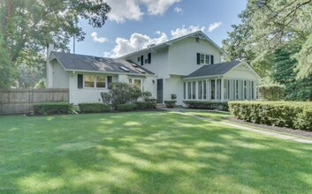 2206 Vermont Ave in Toms River, NJ - Foto de edificio - Building Photo
