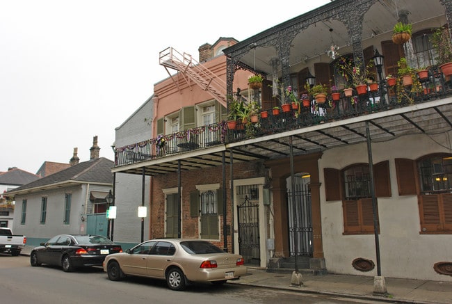 834 Bourbon St in New Orleans, LA - Foto de edificio - Building Photo