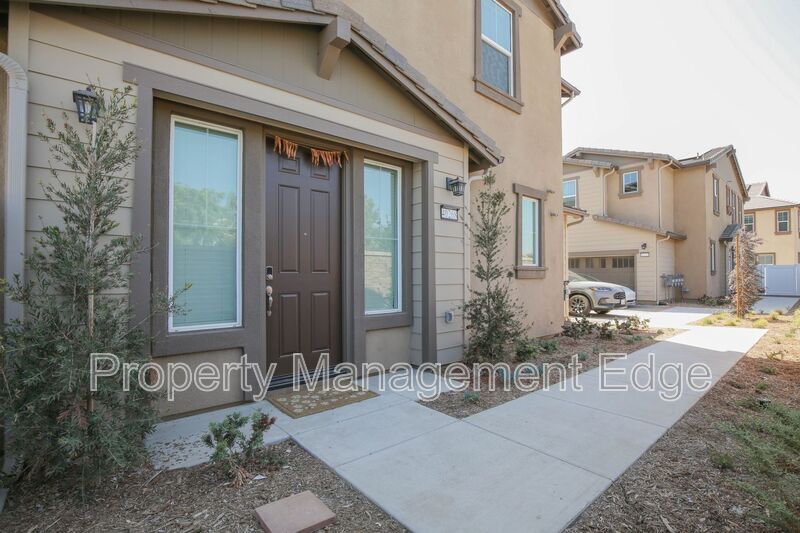 40268 Birchfield Dr in Temecula, CA - Building Photo