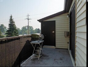 5 Burland Av in Winnipeg, MB - Building Photo - Building Photo