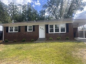 504 Brooke Dr in Danville, VA - Building Photo
