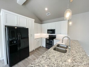 802 N Elkhart Ave in Lubbock, TX - Building Photo - Building Photo