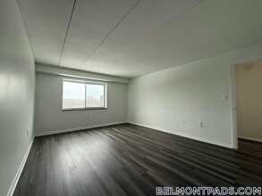 55 Hill Rd, Unit 401 in Belmont, MA - Foto de edificio - Building Photo