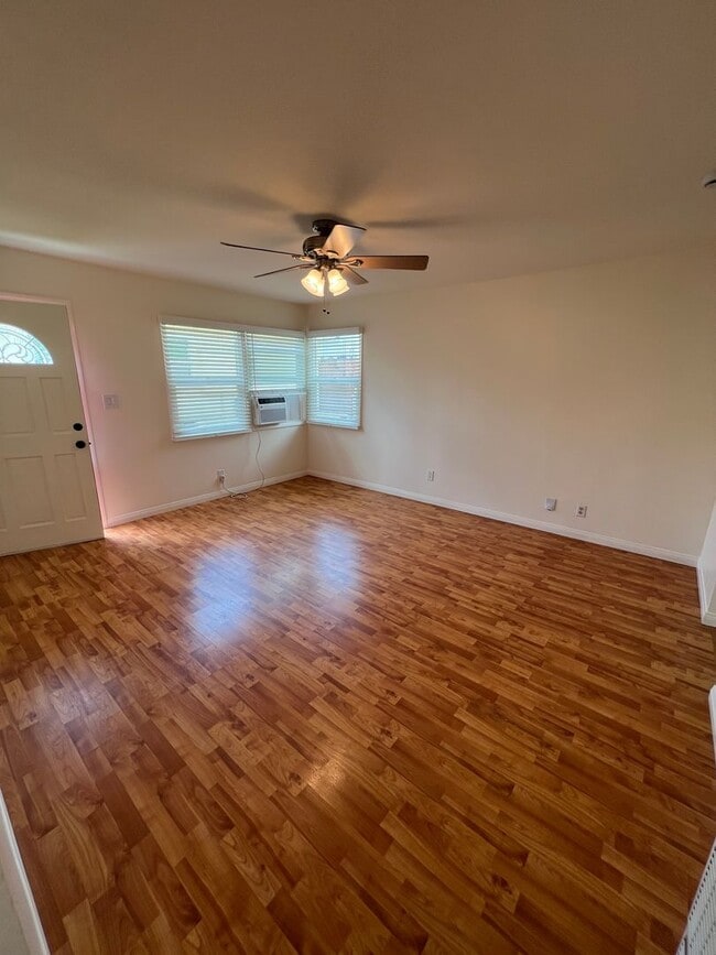 111 W McFarlane Dr in Ventura, CA - Building Photo - Building Photo