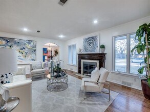 6106 Meadow Crest Dr in Dallas, TX - Building Photo - Building Photo