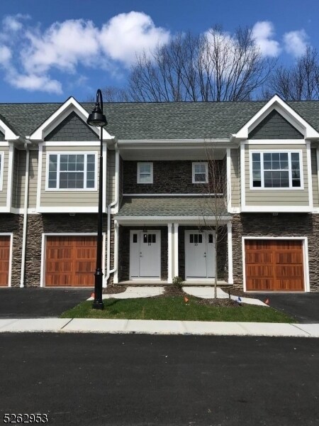 1 Tracks Ct in Montville, NJ - Building Photo