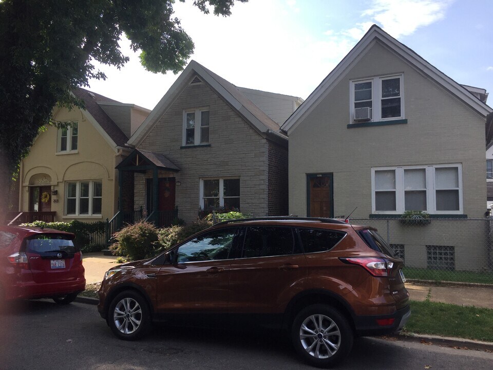2027 W Homer St, Unit 1 in Chicago, IL - Building Photo