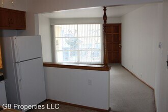 1200 E Singer Cir in Milwaukee, WI - Building Photo - Building Photo