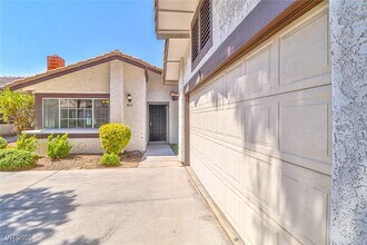 4413 Live Oak Dr in Las Vegas, NV - Building Photo - Building Photo