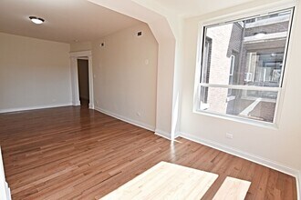 710 W Grace St, Unit 1S in Chicago, IL - Foto de edificio - Building Photo