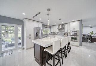 10131 SW 108th St in Miami, FL - Building Photo - Building Photo