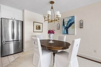 66 Glades Rd in Washington, DC - Foto de edificio - Building Photo