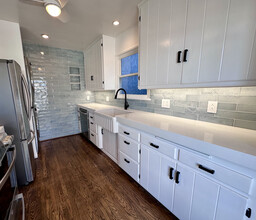 501 Bayview Dr, Unit A in Hermosa Beach, CA - Building Photo - Building Photo