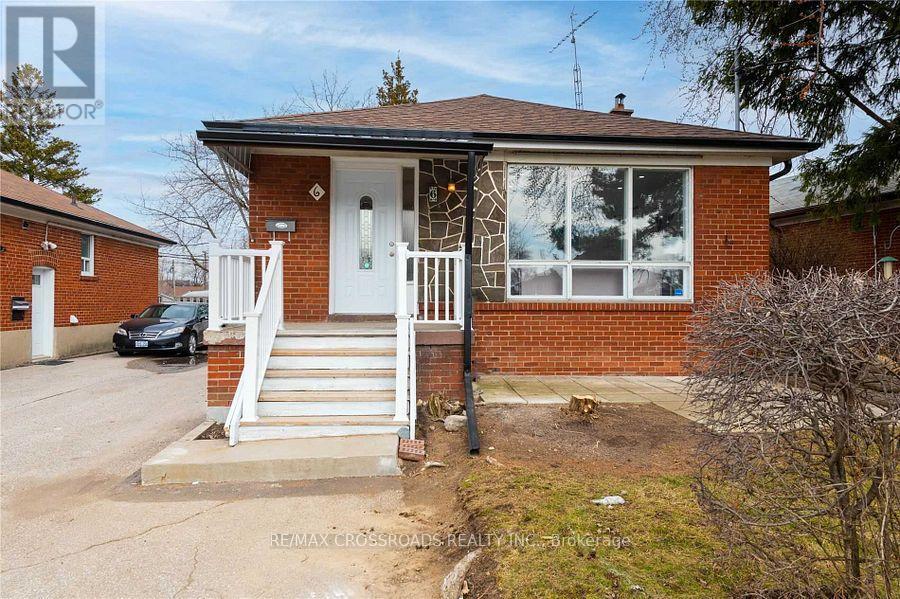 6 Larkhall Ave in Toronto, ON - Building Photo