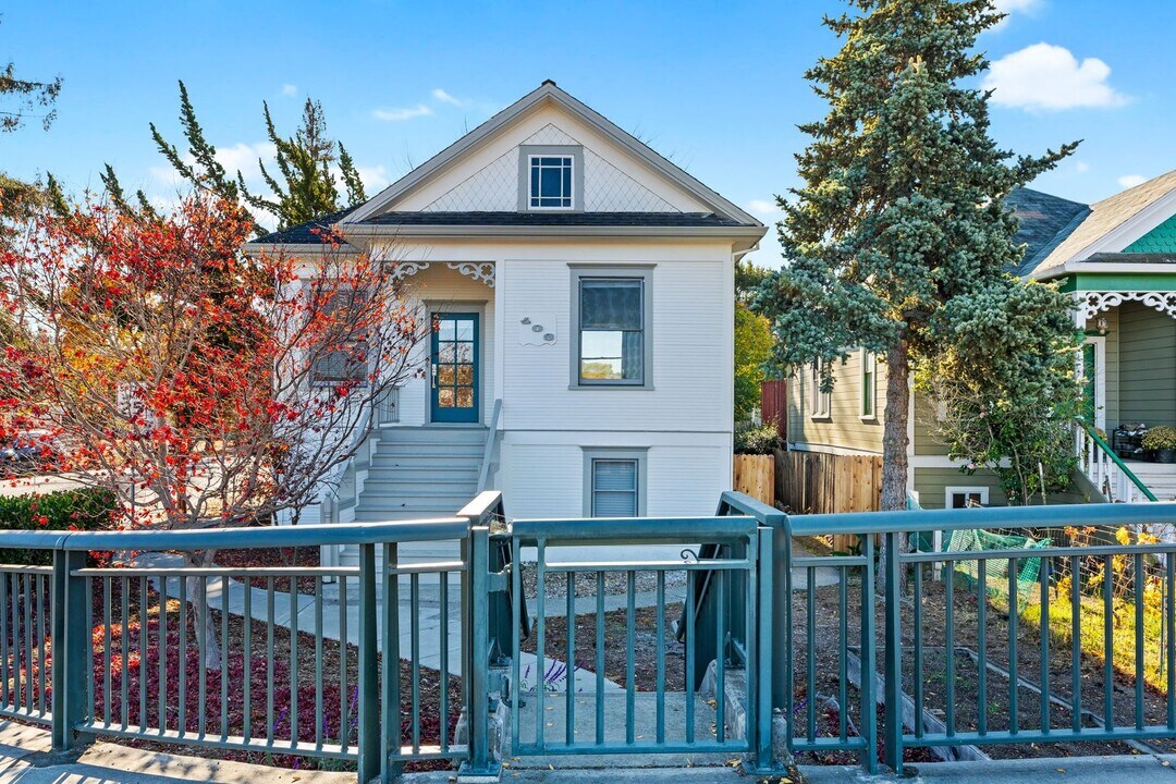 403 1st St in Napa, CA - Building Photo