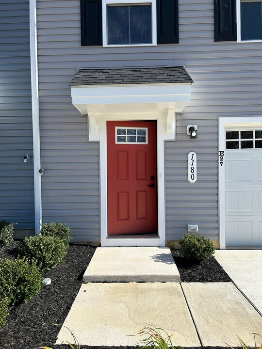 1180 W Walnut Rd in Vineland, NJ - Foto de edificio